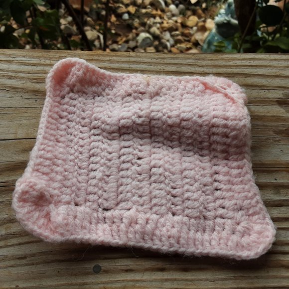 Vintage 1970s Barbie Pink Cradle with Accessories - Picture 6 of 7